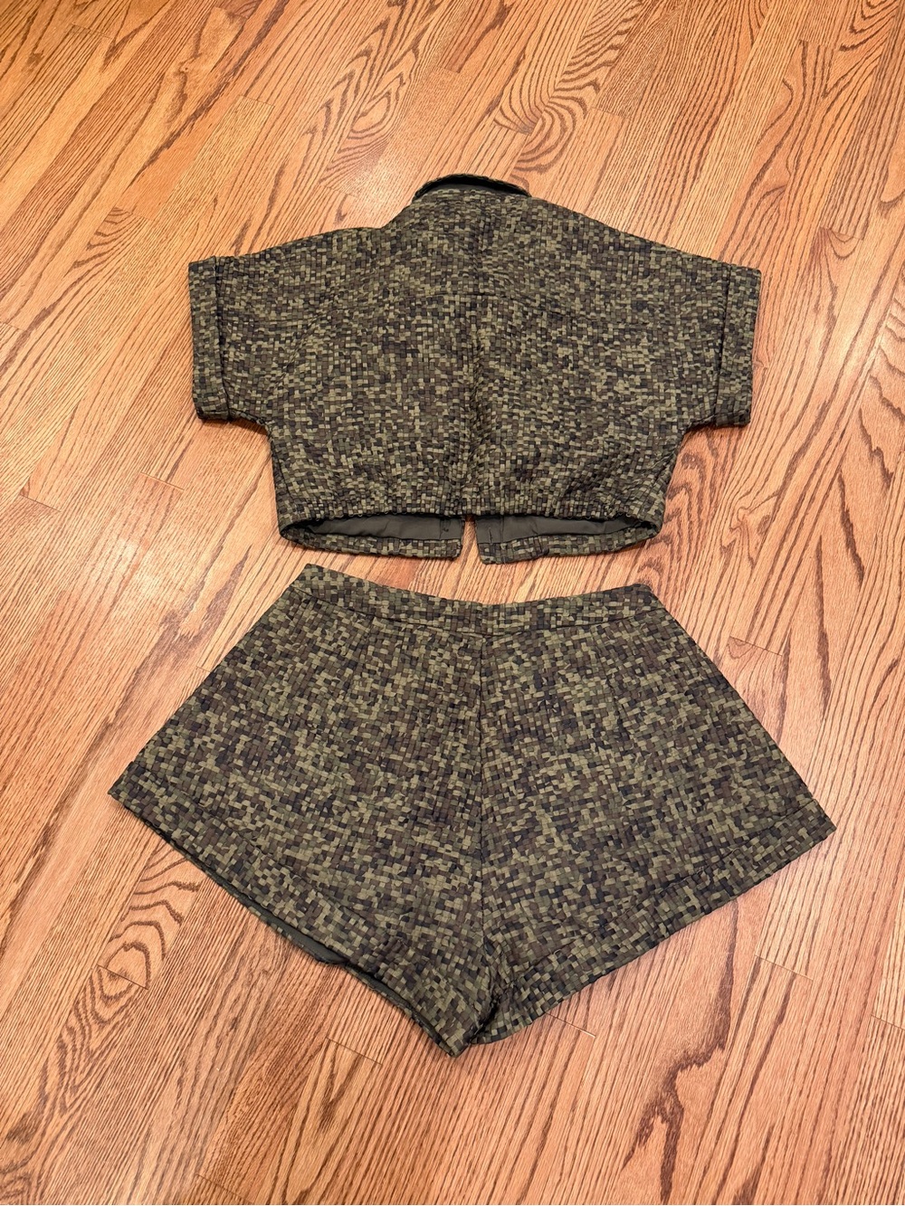 AKIRA High-Waist Olive Green Textured Shorts down under set - Picture 9 of 9
